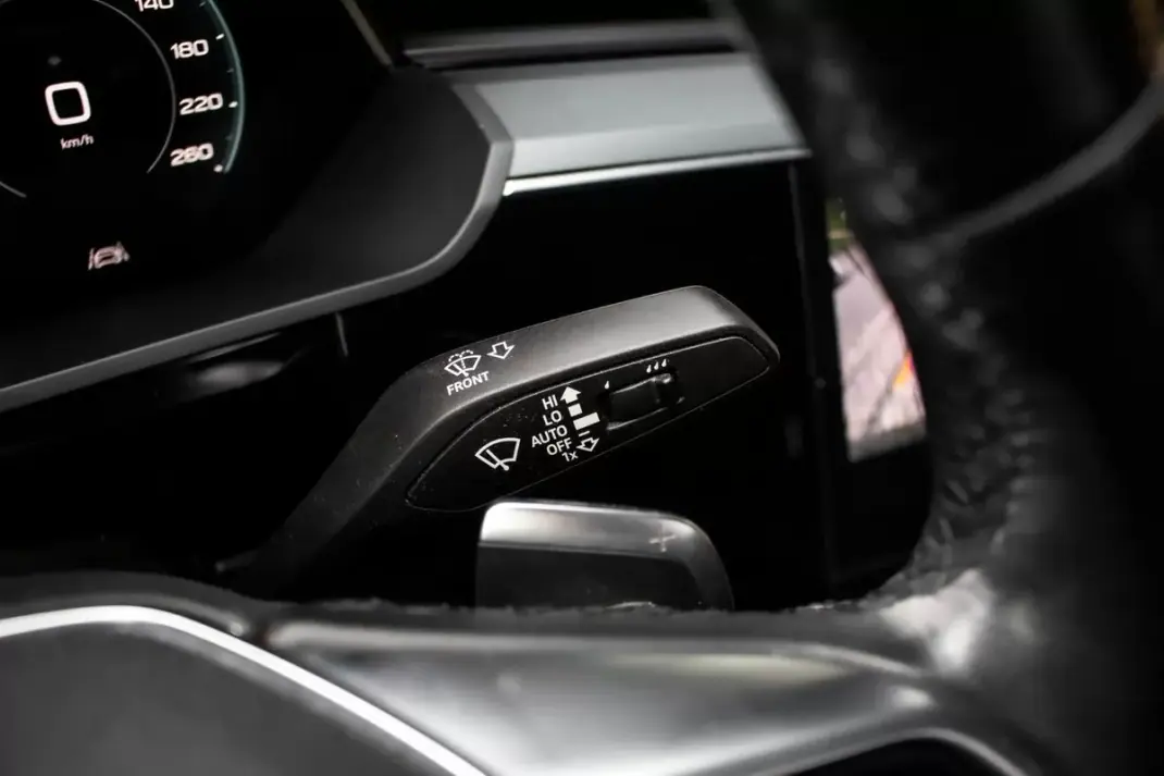Audi Q8 e-Tron Sportback 2023 - 49900 EUR, 34353 km - AUTO.MOTO.pt - 34353km - foto 16 de 44
