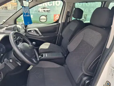 Peugeot Partner 2017 - 10800 EUR, 105000 km - AUTO.MOTO.pt - 105000km - foto 11 de 14