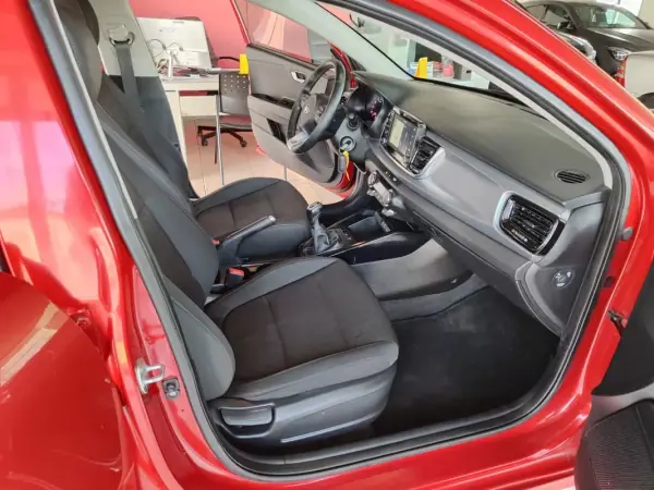 Kia Rio 2019 - 12500 EUR, 66000 km - AUTO.MOTO.pt - 66000km - foto 15 de 36