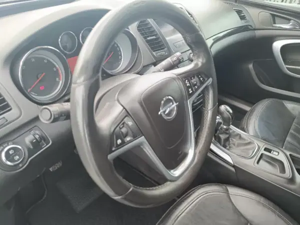 Opel Insignia Sports Tourer 2009 - 7500 EUR, 266000 km - AUTO.MOTO.pt - 266000km - foto 22 de 24