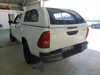 Toyota HILUX 2.4 D-4D 4WD CE 3 L CH 2018 - 23900 EUR, 172409 km - AUTO.MOTO.pt - 172409km - foto 2 de 10