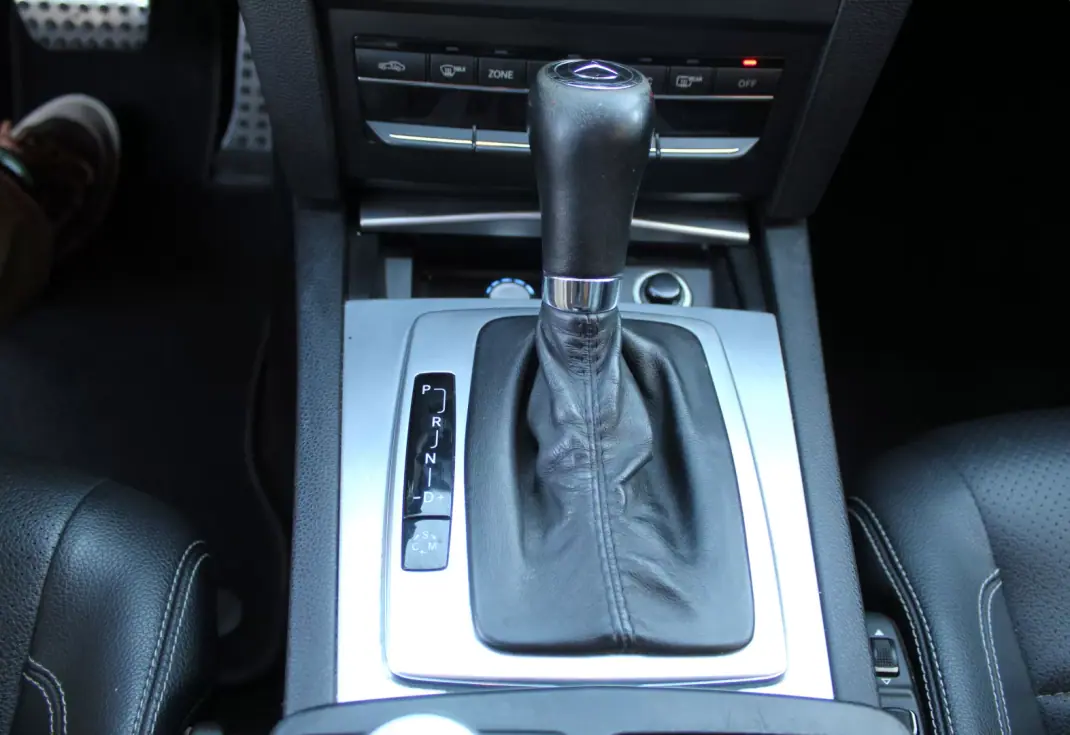 Mercedes-Benz E 250 2010 - 14990 EUR, 225000 km - 225000km - foto 13 de 31