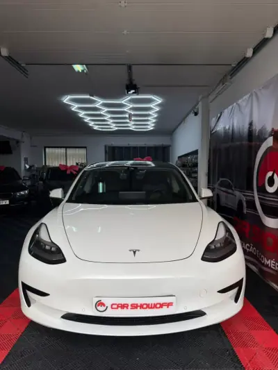 Tesla Model 3 2020 - 24900 EUR, 119316 km - AUTO.MOTO.pt - 119316km - foto 2 de 10