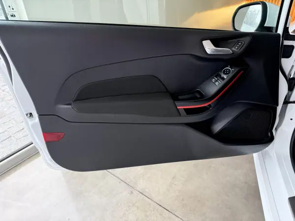 Ford Fiesta 2018 - 11000 EUR, 146800 km - AUTO.MOTO.pt - 146800km - foto 50 de 78