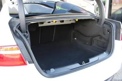 Jaguar XE 2018 - 17900 EUR, 184933 km - AUTO.MOTO.pt - 184933km - foto 18 de 18