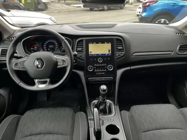 Renault Mégane Sport Tourer 2020 - 16900 EUR, 152047 km - AUTO.MOTO.pt - 152047km - foto 5 de 19