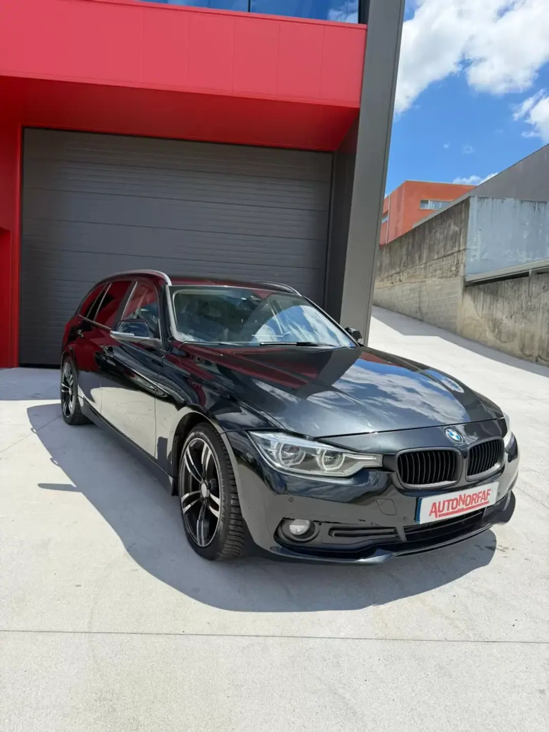 BMW 320 2015 - 13000 EUR, 370303 km - AUTO.MOTO.pt - 370303km - foto 7 de 17