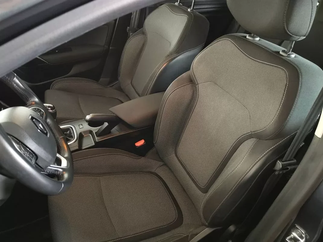 Renault Mégane 2019 - 13490 EUR, 113000 km - AUTO.MOTO.pt - 113000km - foto 3 de 14