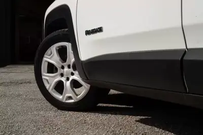 Jeep Renegade 2020 - 17600 EUR, 100000 km - AUTO.MOTO.pt - 100000km - foto 10 de 26