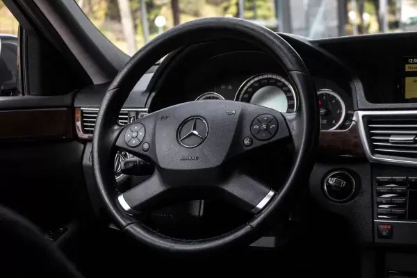 Mercedes-Benz E 220 2010 - 10990 EUR, 489933 km - AUTO.MOTO.pt - 489933km - foto 34 de 41
