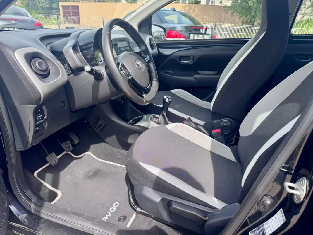 Toyota Aygo 2017 - 9750 EUR, 94443 km - 94443km - foto 6 de 19