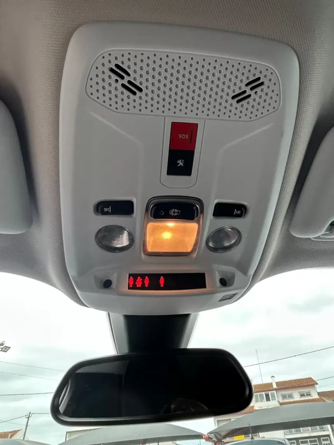 Peugeot 2008 2021 - 15750 EUR, 206114 km - AUTO.MOTO.pt - 206114km - foto 18 de 24