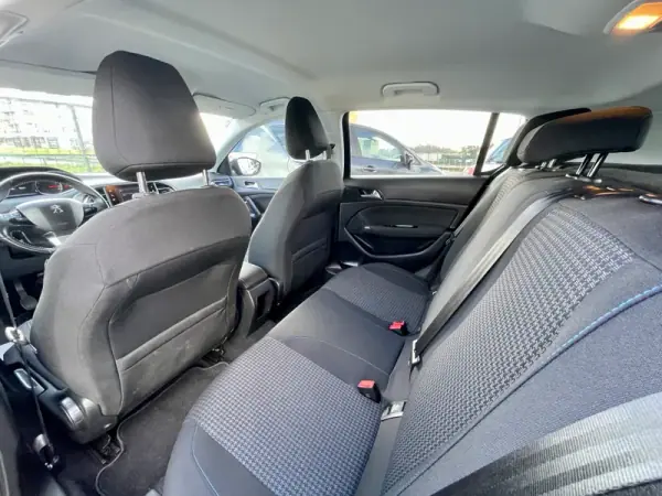 Peugeot 308 2020 - 13750 EUR, 62618 km - AUTO.MOTO.pt - 62618km - foto 19 de 26