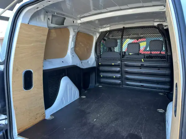 Citroën Berlingo 2016 - 12900 EUR, 101818 km - AUTO.MOTO.pt - 101818km - foto 26 de 27