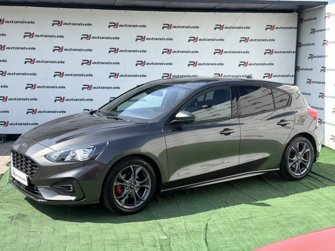 Ford Focus 2018 - 14850 EUR, 79128 km - AUTO.MOTO.pt - 79128km - foto 2 de 20