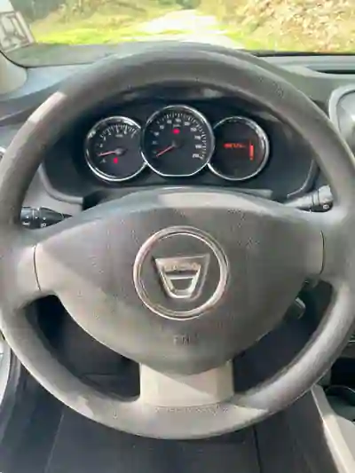 Dacia Sandero 2013 - 7490 EUR, 189000 km - AUTO.MOTO.pt - 189000km - foto 5 de 13