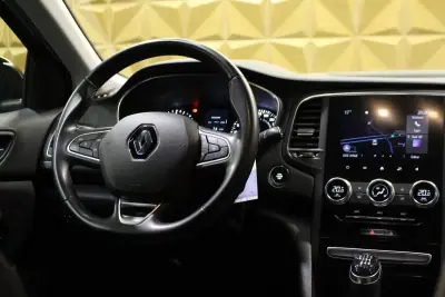 Renault Mégane Sport Tourer 2021 - 14250 EUR, 168000 km - AUTO.MOTO.pt - 168000km - foto 13 de 28