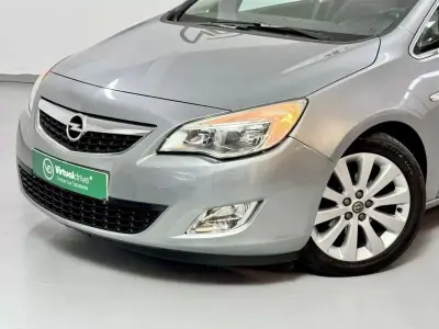Opel Astra 2012 - 6250 EUR, 154000 km - AUTO.MOTO.pt - 154000km - foto 13 de 52