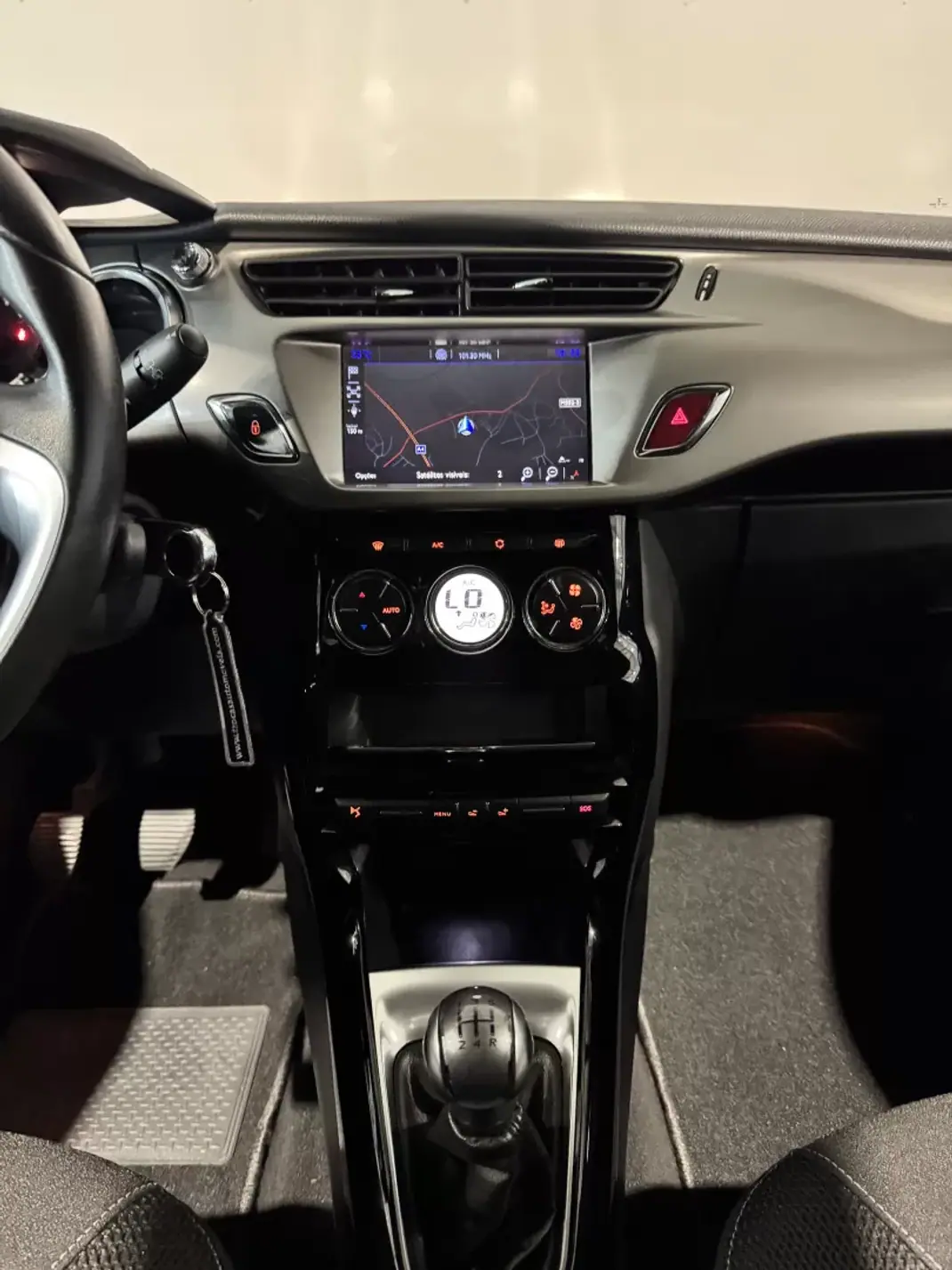 DS 3 CABRIO 2018 - 12900 EUR, 133595 km - 133595km - foto 14 de 39