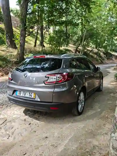 Renault Mégane Break 2010 - 3900 EUR, 257000 km - AUTO.MOTO.pt - 257000km - foto 4 de 10