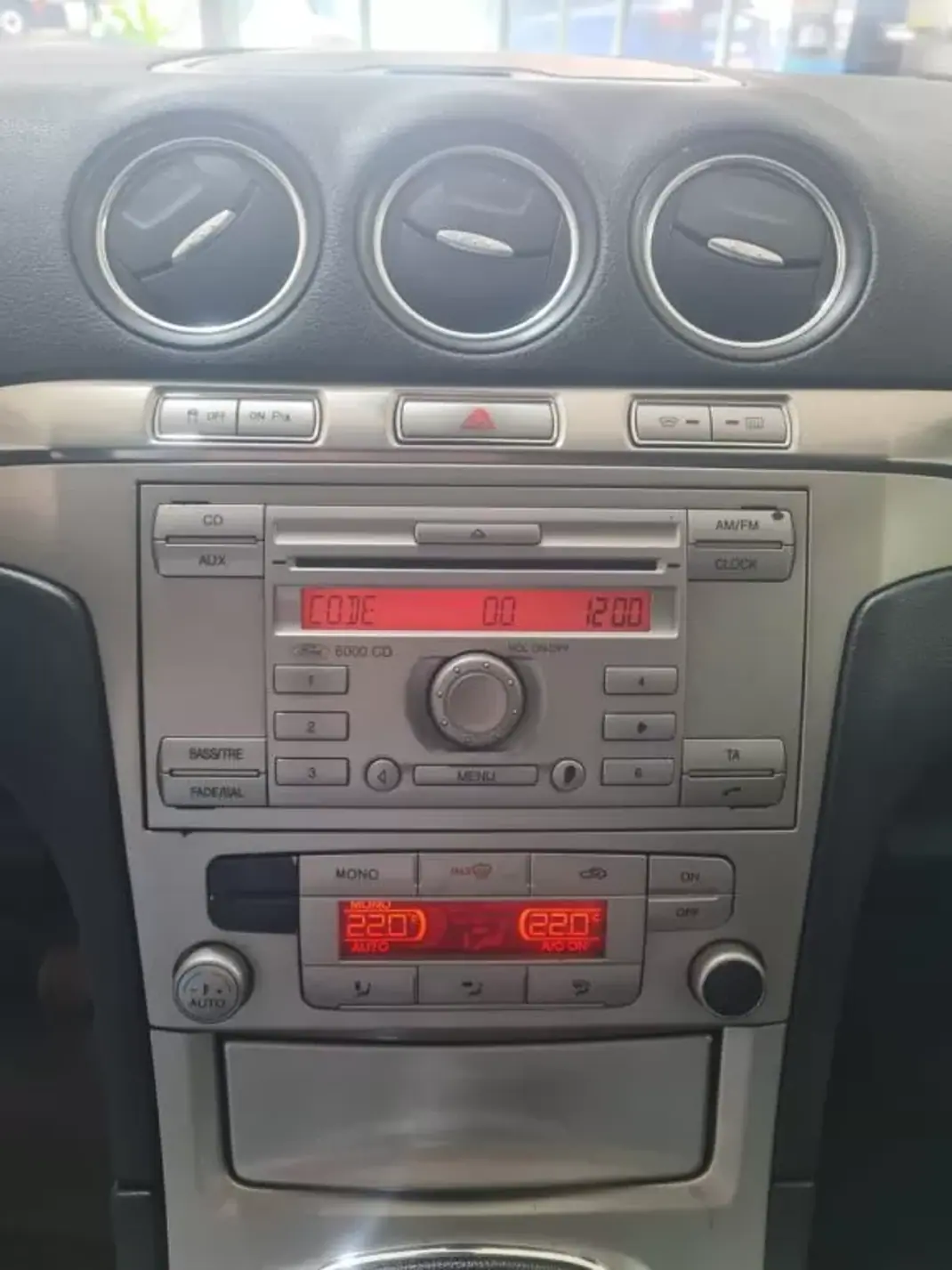 Ford S-Max 2007 - 7900 EUR, 283000 km - AUTO.MOTO.pt - 283000km - foto 14 de 22