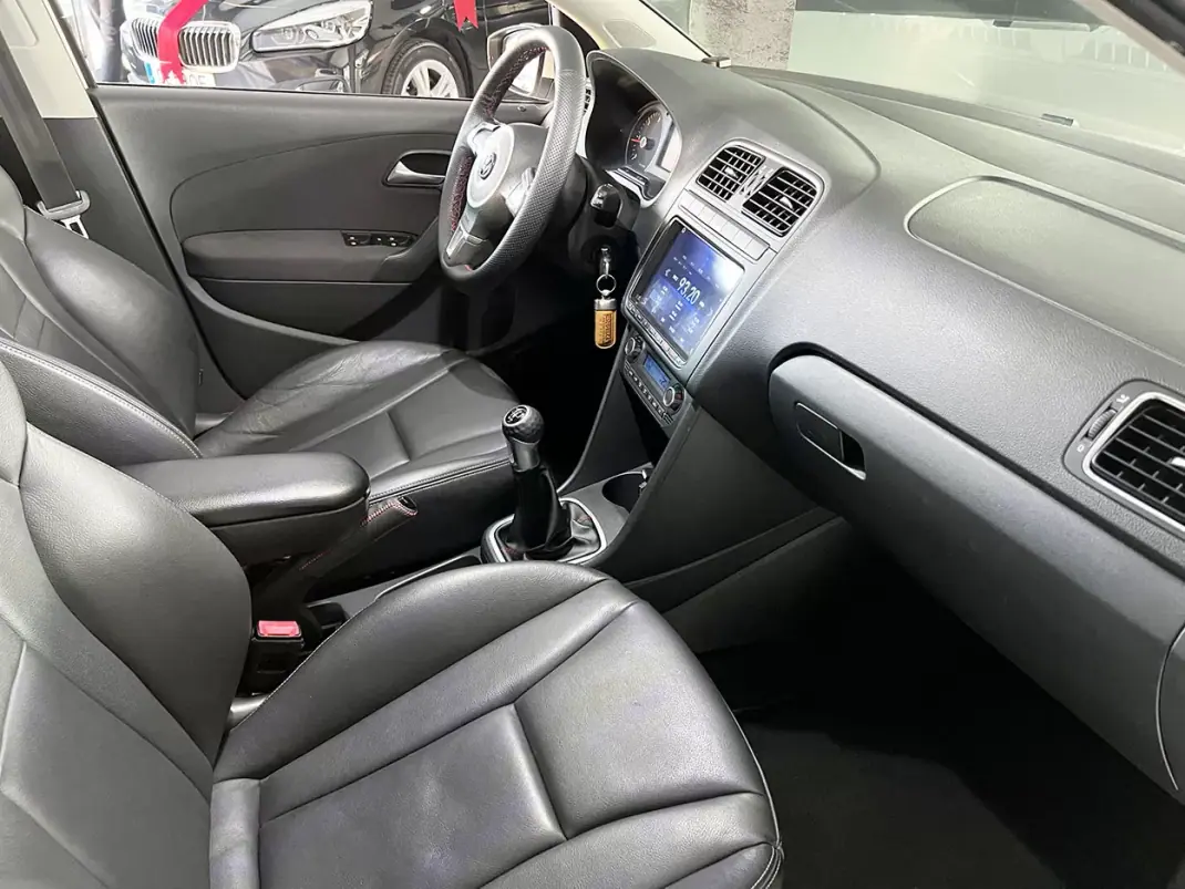Volkswagen Polo 2011 - 6900 EUR, 201940 km - AUTO.MOTO.pt - 201940km - foto 6 de 18