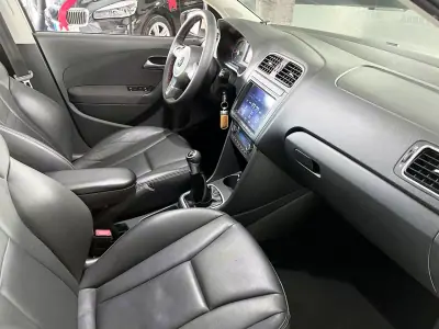 Volkswagen Polo 2011 - 6900 EUR, 201940 km - AUTO.MOTO.pt - 201940km - foto 6 de 18