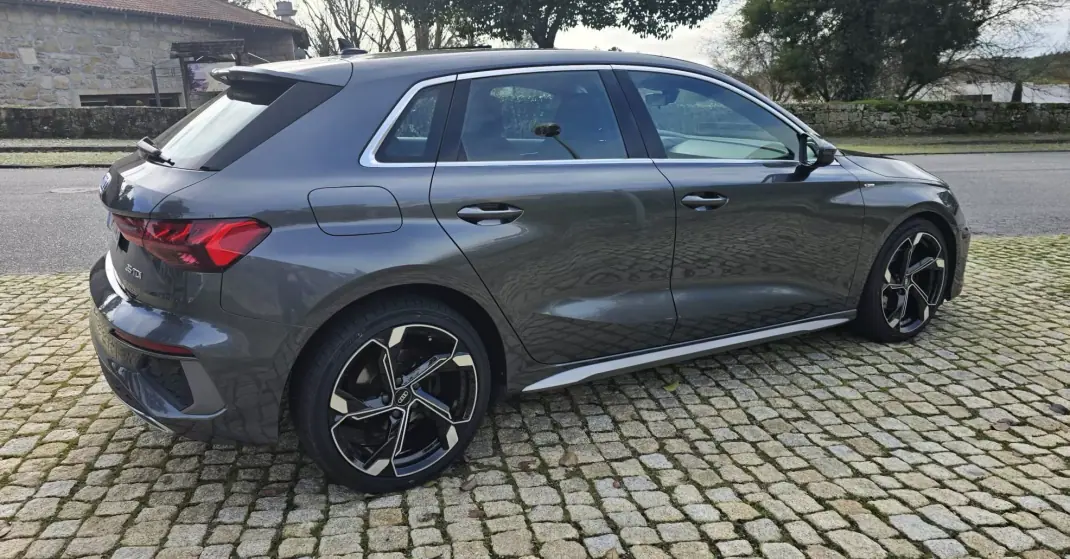 Audi A3 Sportback 2021 - 21500 EUR, 249000 km - AUTO.MOTO.pt - 249000km - foto 5 de 17