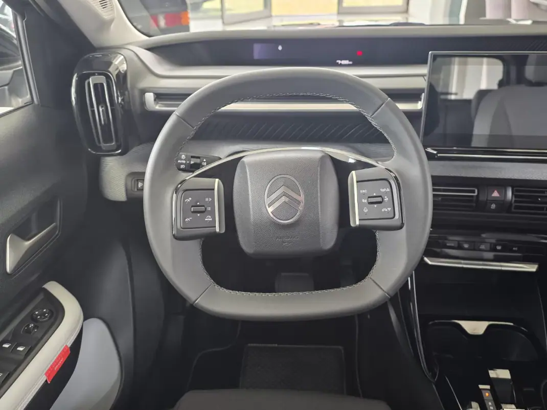 Citroën e-C3 2025 - 20499 EUR, 7487 km - AUTO.MOTO.pt - 7487km - foto 13 de 32