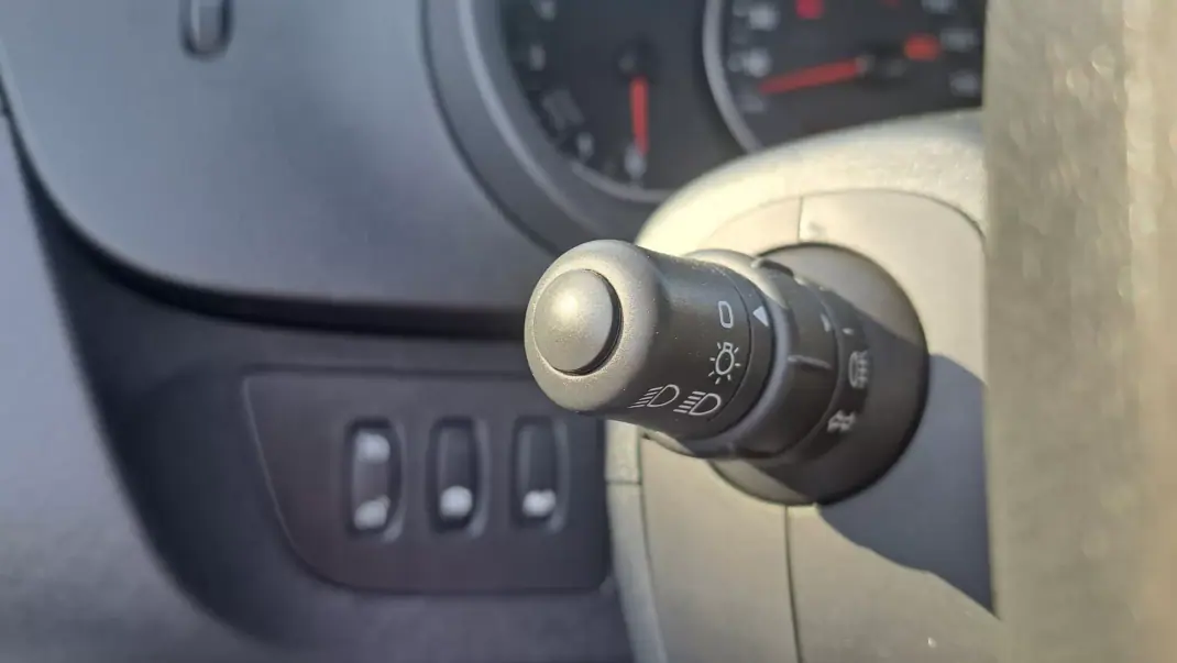 Renault 2019 - 19900 EUR, 100835 km - AUTO.MOTO.pt - 100835km - foto 24 de 28