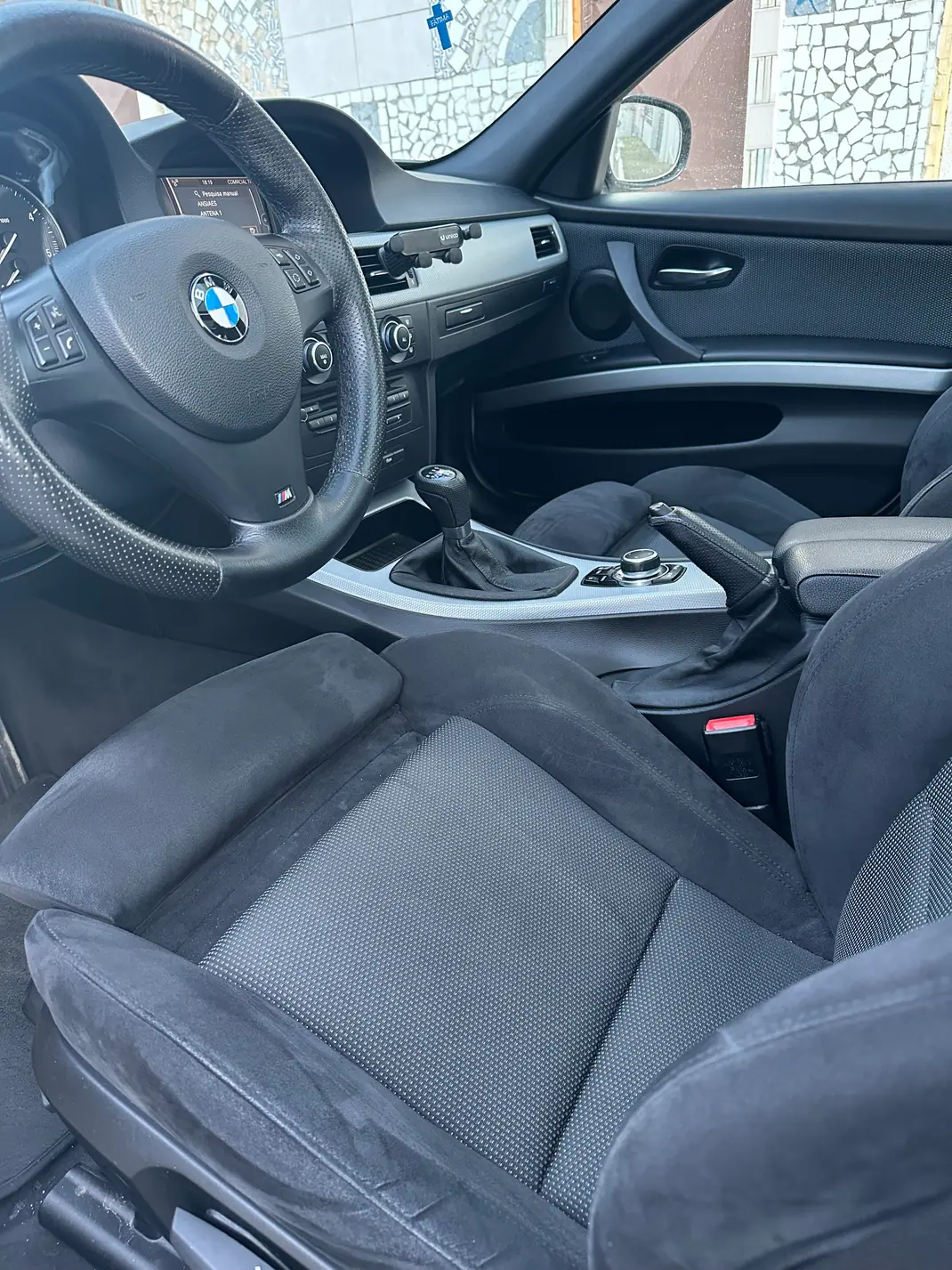 BMW 320 2012 - 12750 EUR, 259000 km - AUTO.MOTO.pt - 259000km - foto 13 de 19