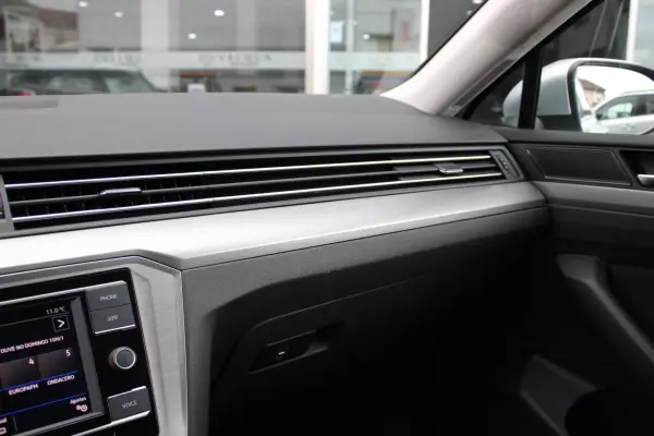 Volkswagen Passat 2021 - 21900 EUR, 22076 km - AUTO.MOTO.pt - 22076km - foto 14 de 44