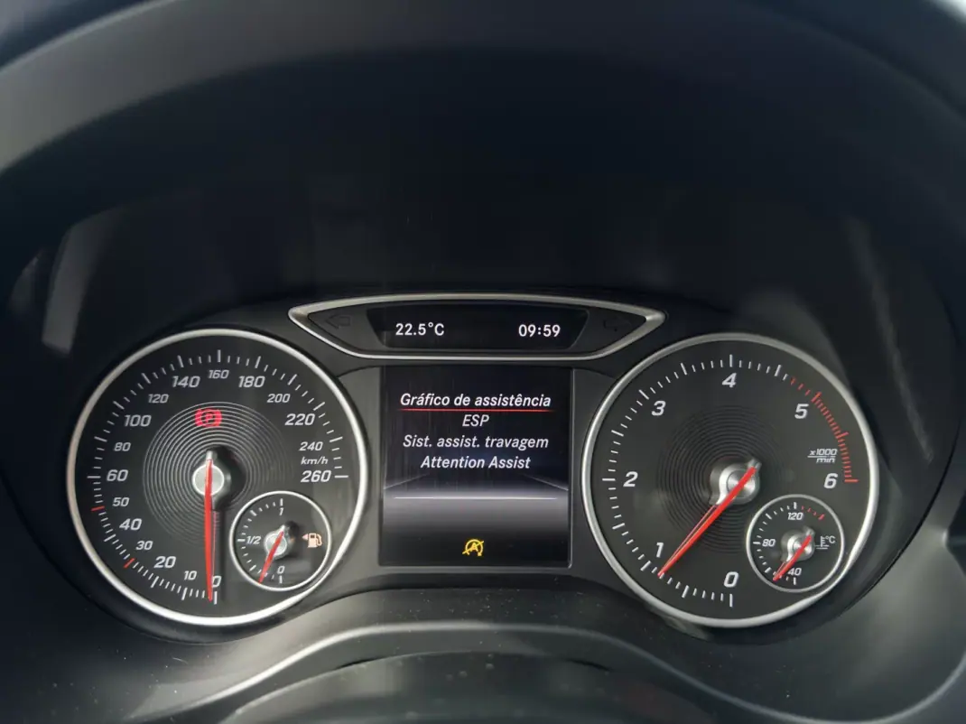 Mercedes-Benz A 180 2017 - 15990 EUR, 155000 km - AUTO.MOTO.pt - 155000km - foto 27 de 34