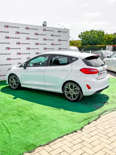 Ford Fiesta 2018 - 12500 EUR, 99424 km - AUTO.MOTO.pt - 99424km - foto 8 de 25
