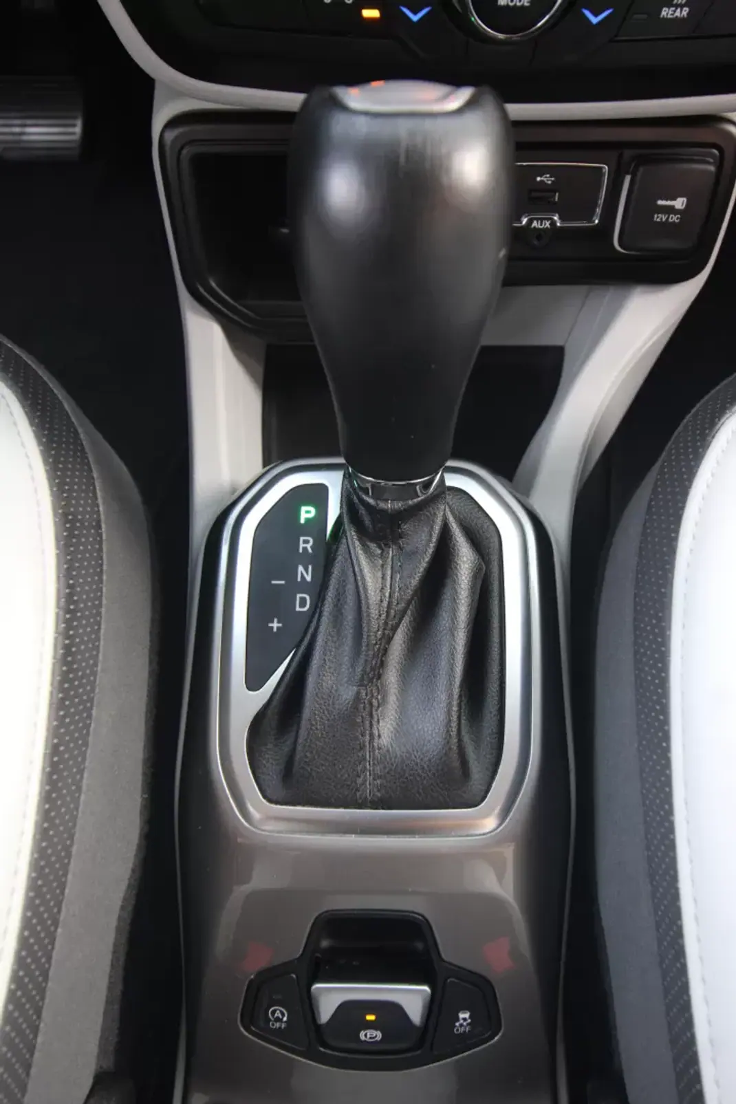 Jeep Renegade 2018 - 14990 EUR, 116000 km - AUTO.MOTO.pt - 116000km - foto 7 de 36