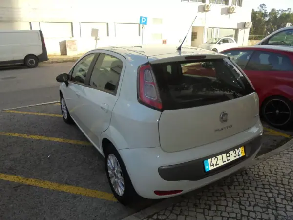 Fiat Punto 2010 - 5250 EUR, 147000 km - AUTO.MOTO.pt - 147000km - foto 11 de 28