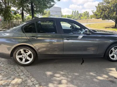 BMW 318 2016 - 15250 EUR, 172000 km - AUTO.MOTO.pt - 172000km - foto 19 de 27