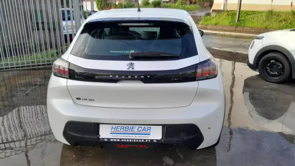 Peugeot 208 2020 - 24500 EUR, 49400 km - AUTO.MOTO.pt - 49400km - foto 4 de 9