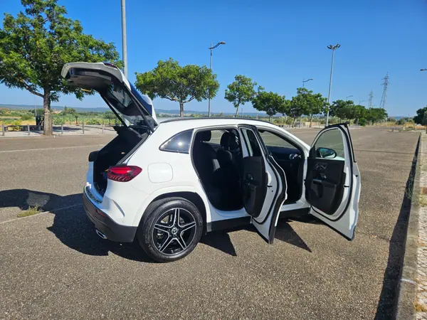 Mercedes-Benz GLA 250 2024 - 40000 EUR, 44350 km - AUTO.MOTO.pt - 44350km - foto 13 de 14