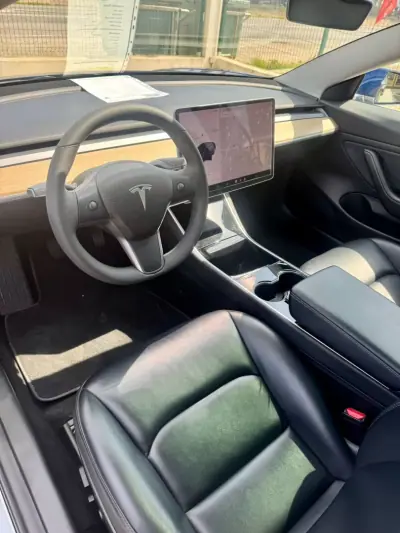 Tesla Model 3 2019 - 25030 EUR, 171000 km - AUTO.MOTO.pt - 171000km - foto 20 de 22
