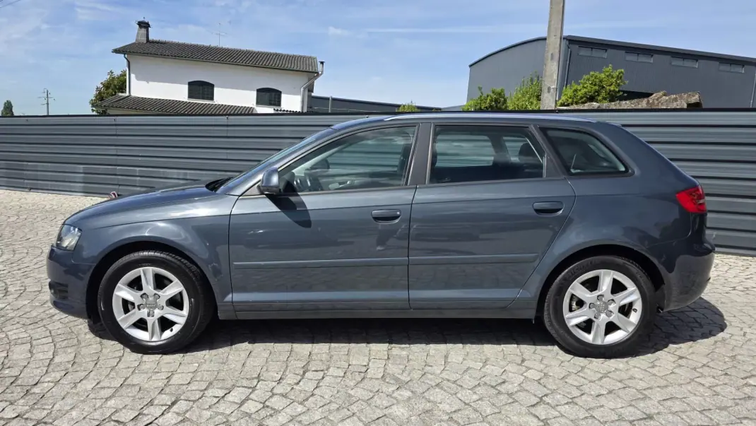 Audi A3 Sportback 2009 - 12990 EUR, 176000 km - AUTO.MOTO.pt - 176000km - foto 3 de 25