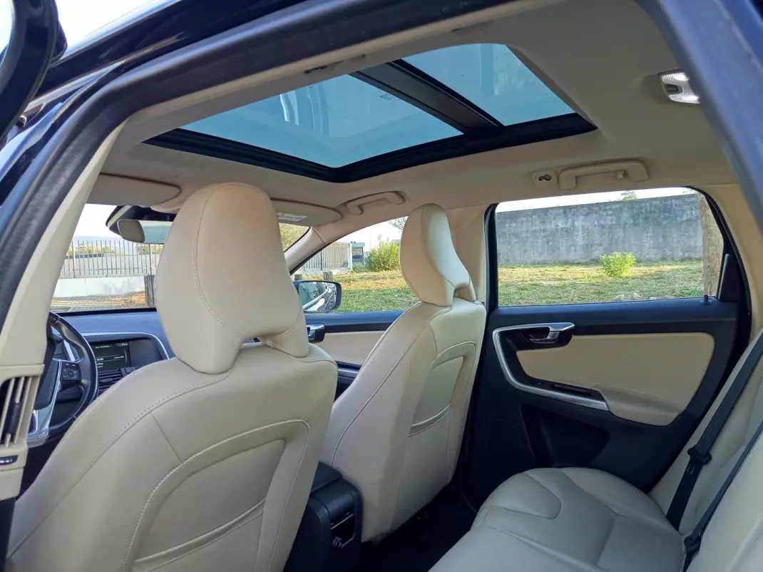 Volvo XC 60 2015 - 17990 EUR, 134200 km - AUTO.MOTO.pt - 134200km - foto 13 de 21