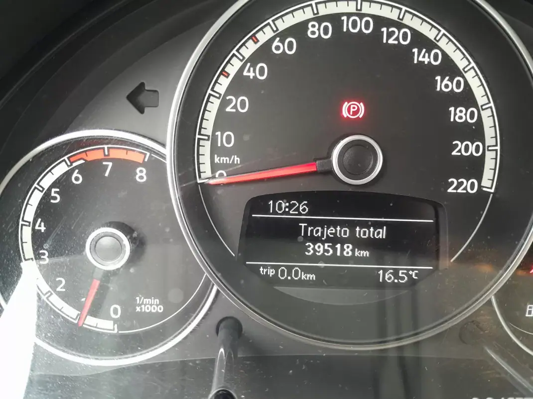 Volkswagen Up! 2024 - 15900 EUR, 43000 km - AUTO.MOTO.pt - 43000km - foto 10 de 11