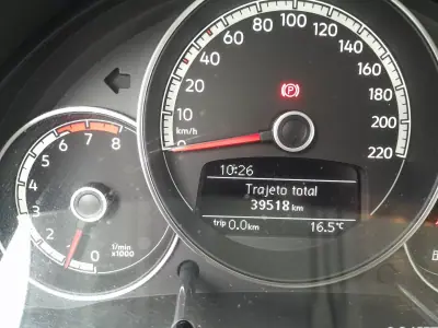 Volkswagen Up! 2024 - 15900 EUR, 43000 km - AUTO.MOTO.pt - 43000km - foto 10 de 11