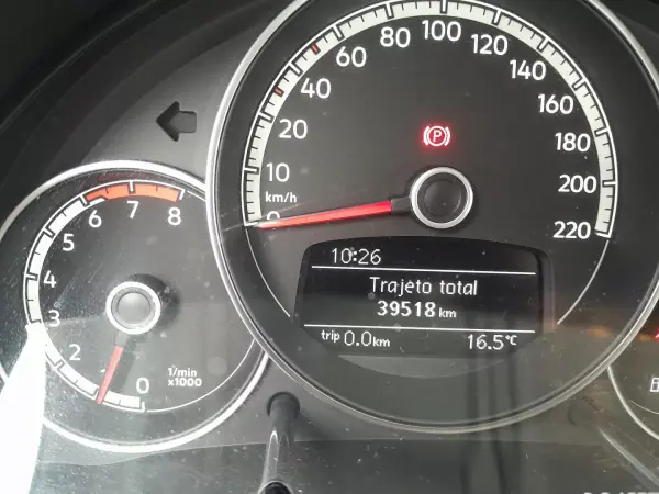 Volkswagen Up! 2024 - 15900 EUR, 43000 km - AUTO.MOTO.pt - 43000km - foto 10 de 11