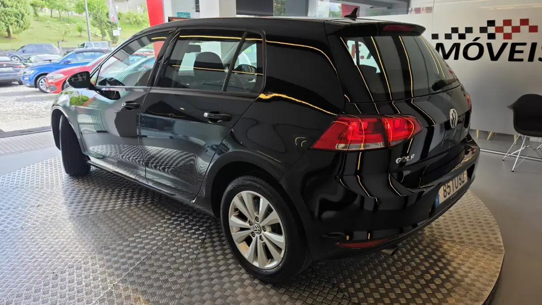 Volkswagen Golf 2013 - 7900 EUR, 207049 km - AUTO.MOTO.pt - 207049km - foto 19 de 54