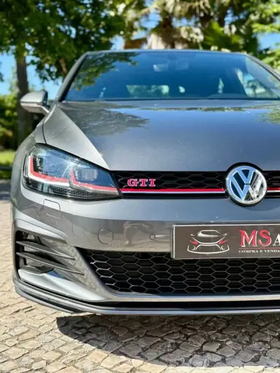 Volkswagen Golf 2019 - 28590 EUR, 102700 km - AUTO.MOTO.pt - 102700km - foto 33 de 38