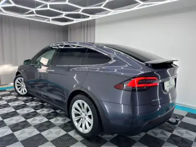 Tesla Model X 2018 - 27000 EUR, 199000 km - AUTO.MOTO.pt - 199000km - foto 5 de 24