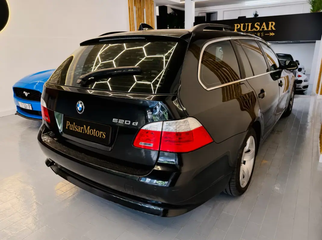 BMW 520 2009 - 10900 EUR, 274490 km - 274490km - foto 4 de 8