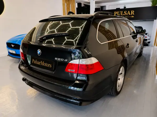 BMW 520 2009 - 10900 EUR, 274490 km - AUTO.MOTO.pt - 274490km - foto 4 de 8